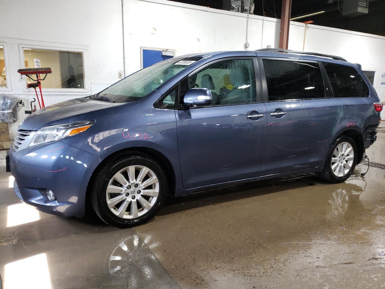 2015 Toyota Sienna - Image 1