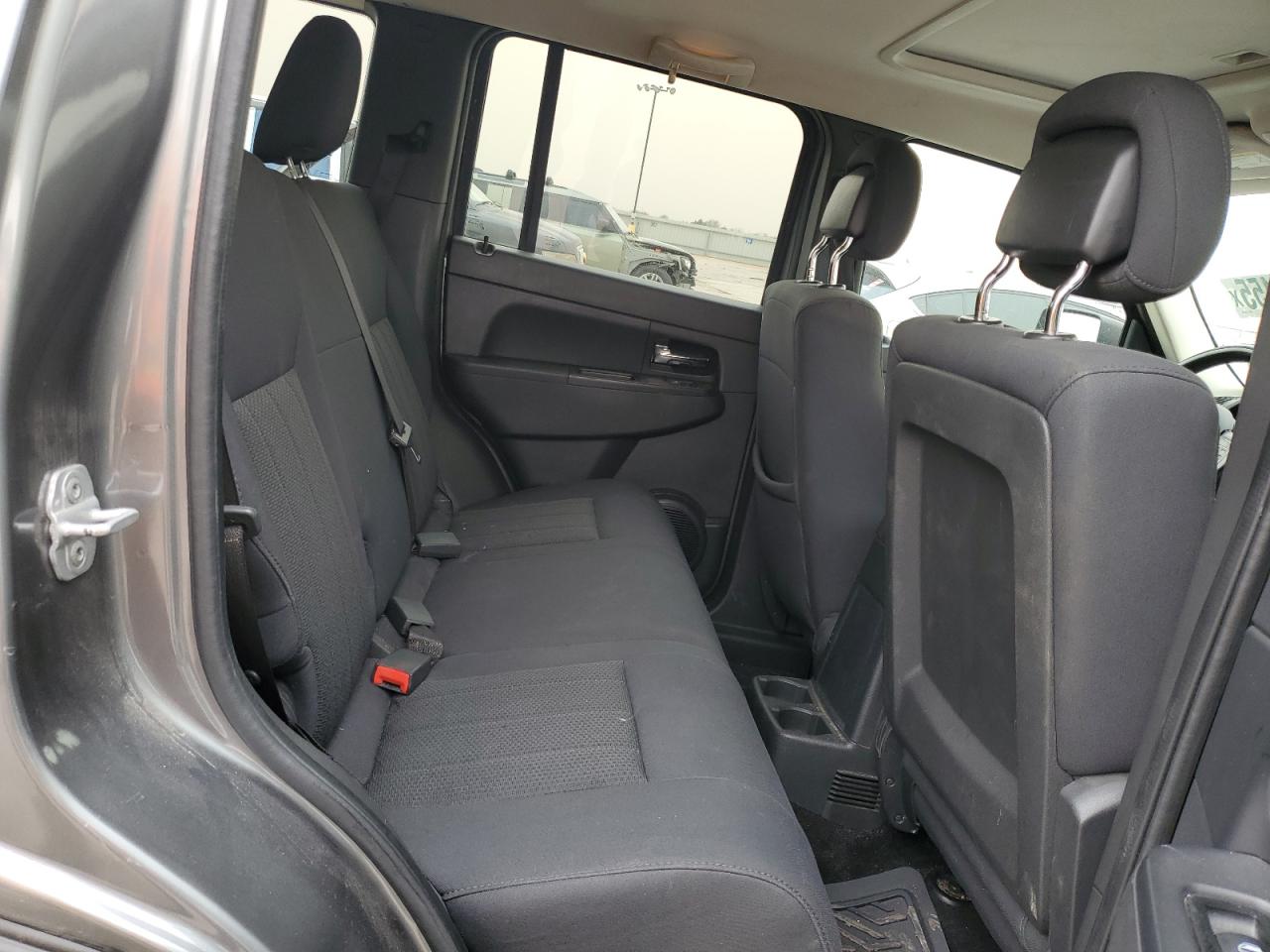 2012 Jeep Liberty (North America) - Image 11