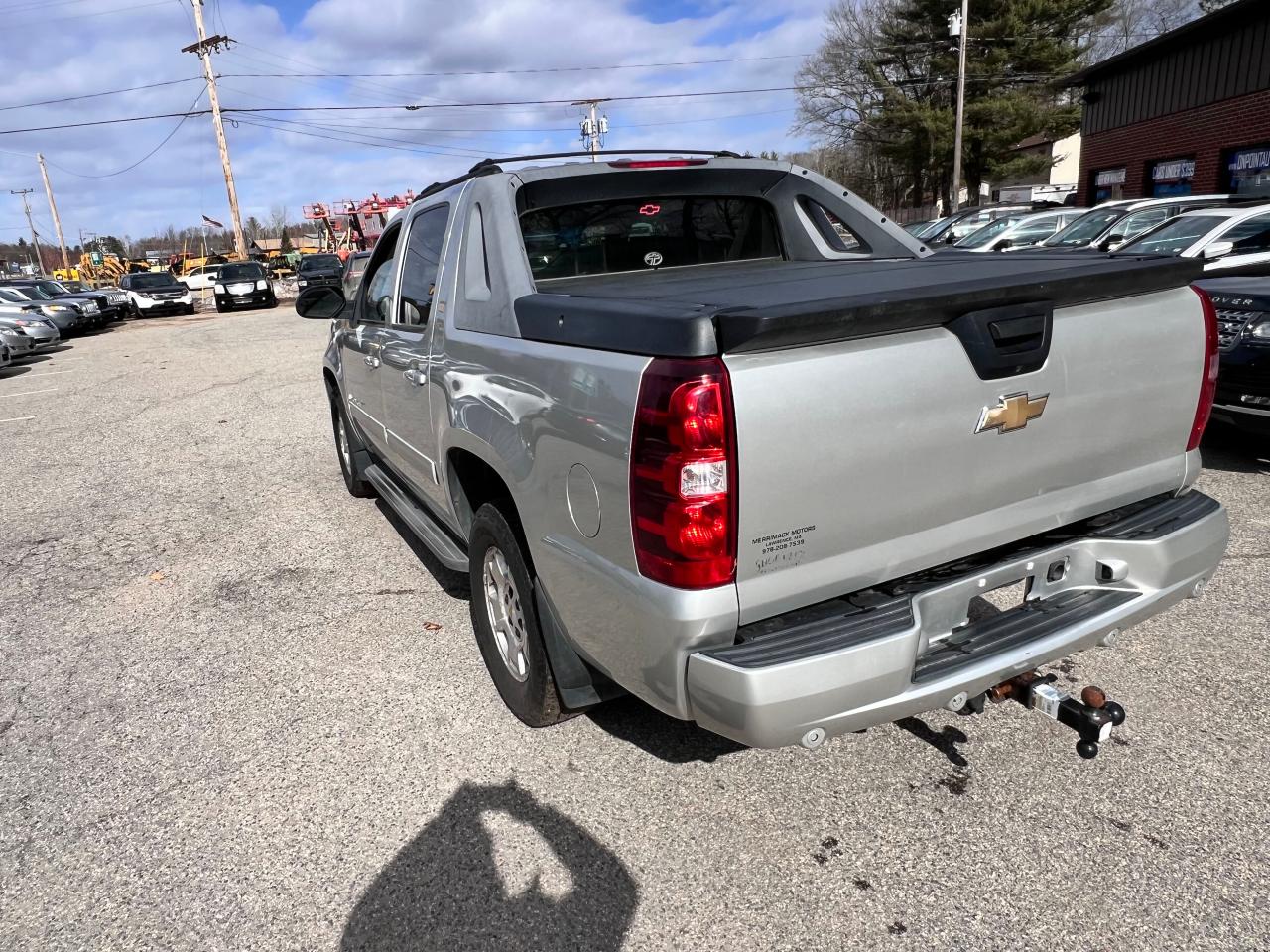 2011 Chevrolet Avalanche - Image 3