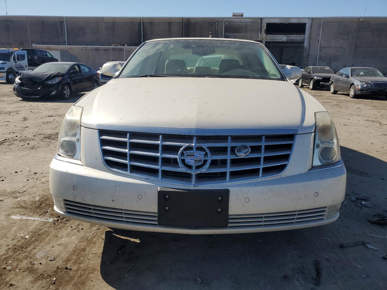 2011 Cadillac DTS - Image 5