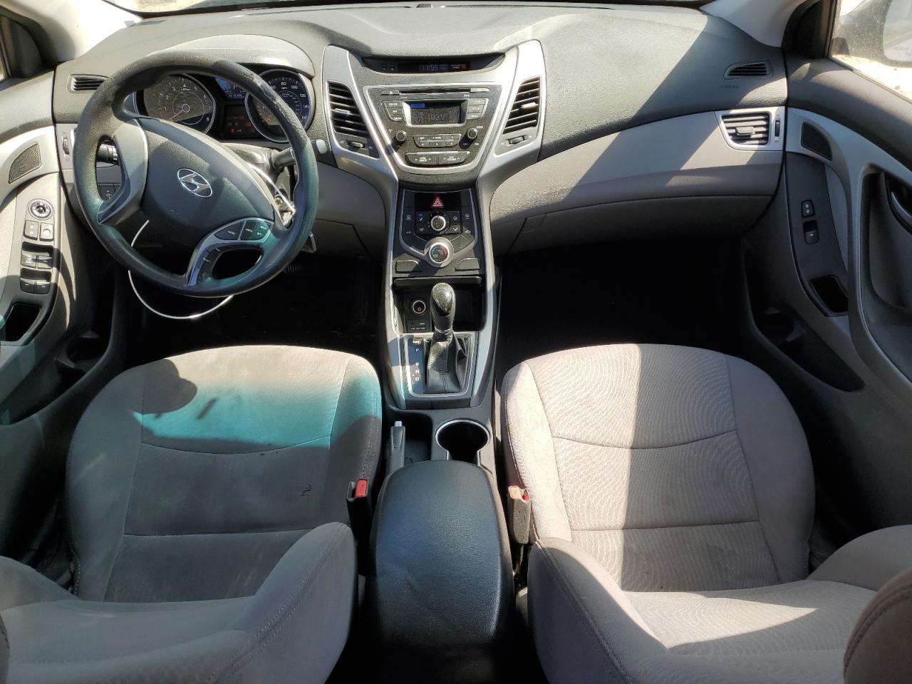 2016 Hyundai Elantra - Image 8