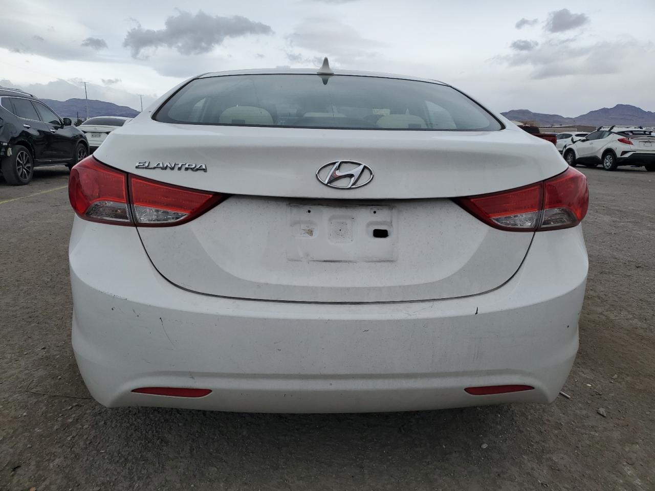 2011 Hyundai Elantra - Image 6