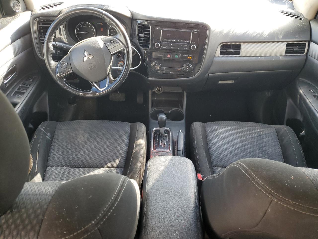 2016 Mitsubishi Outlander - Image 8
