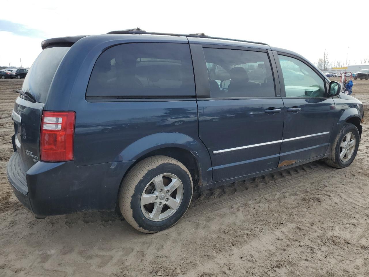 2009 Dodge Caravan - Image 3