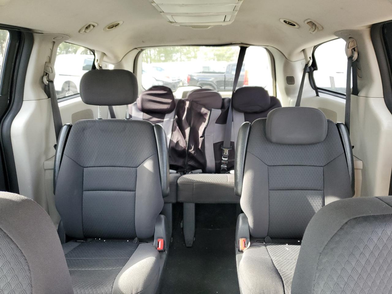 2010 Dodge Caravan - Image 10