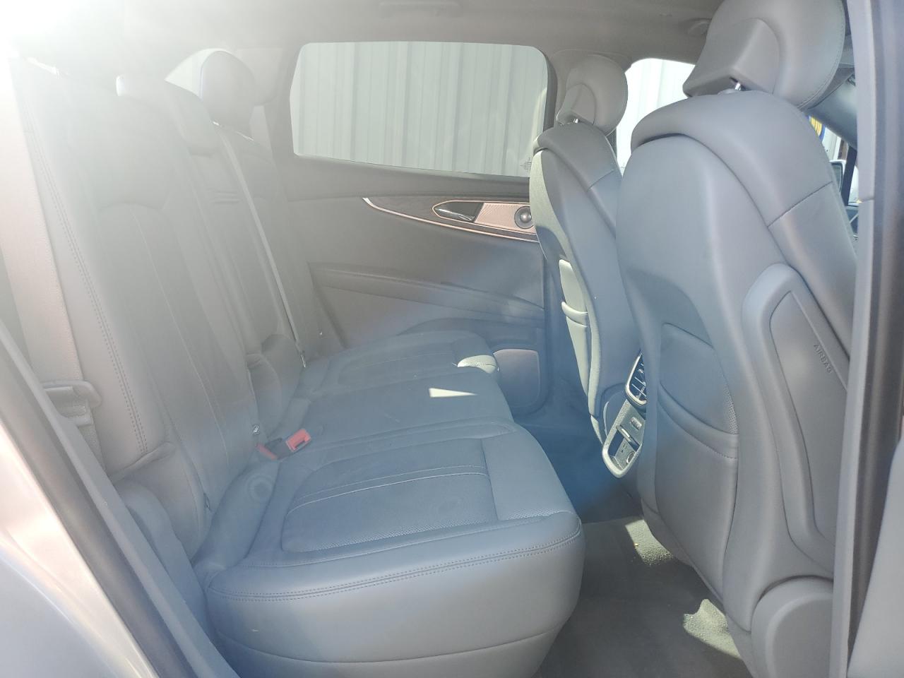 2019 Lincoln Nautilus - Image 11