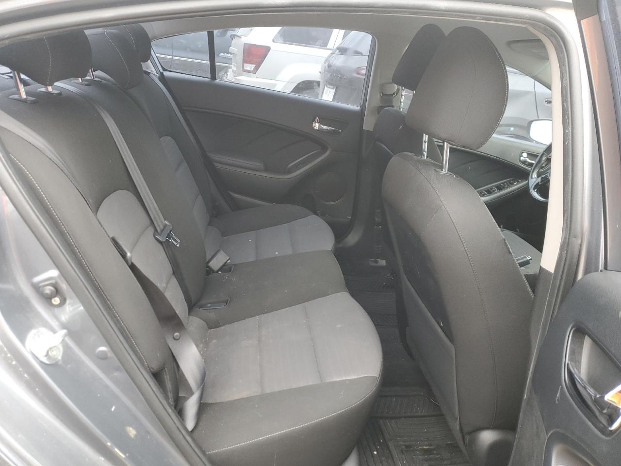 2017 Kia Forte - Image 10