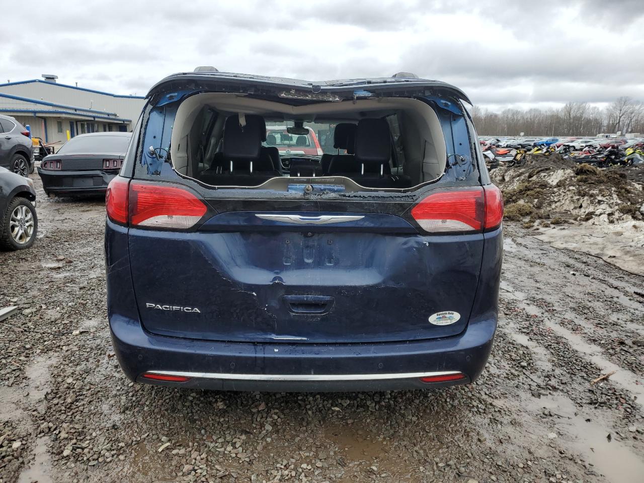 2017 Chrysler Pacifica - Image 6