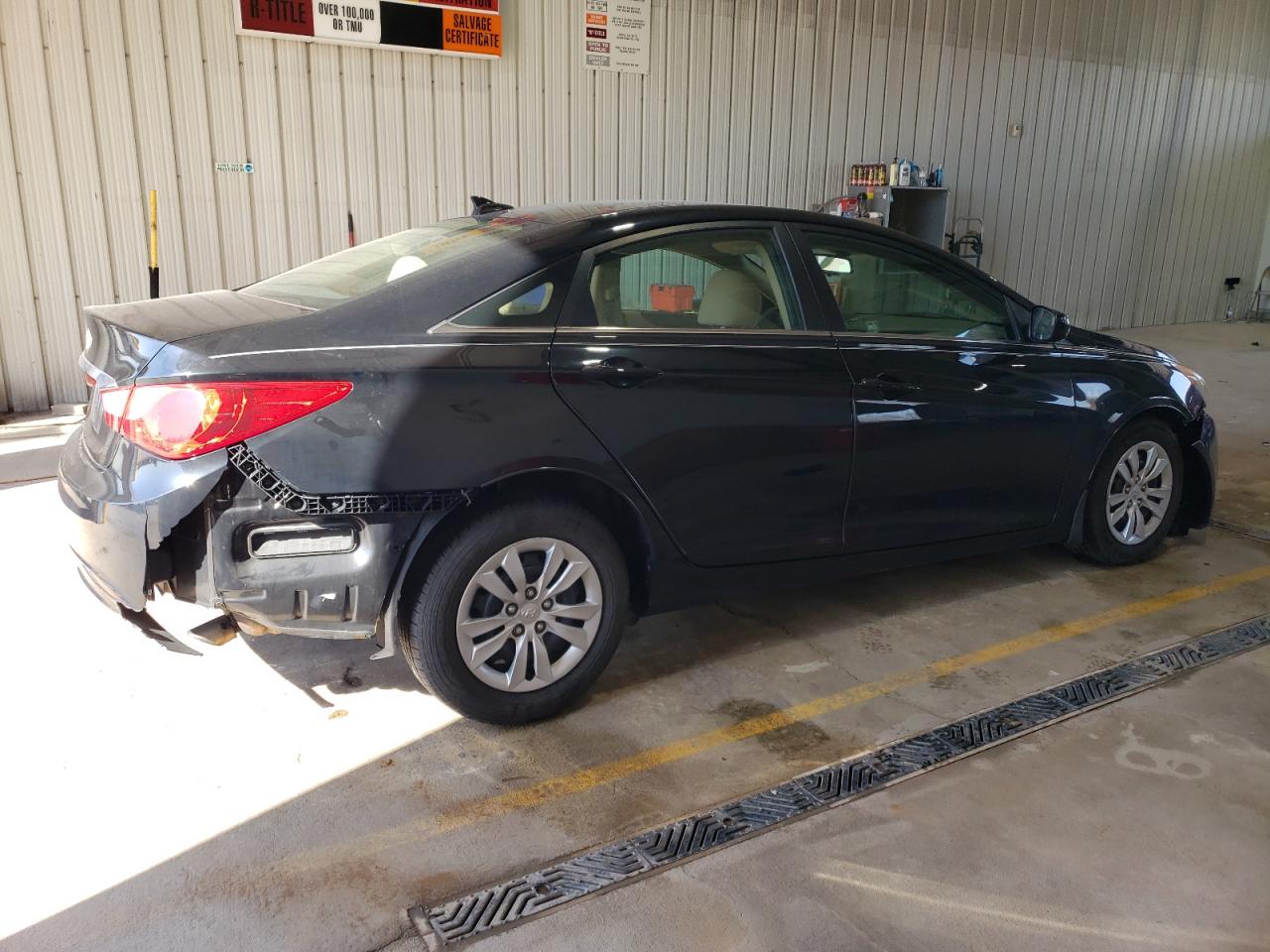 2012 Hyundai Sonata - Image 3