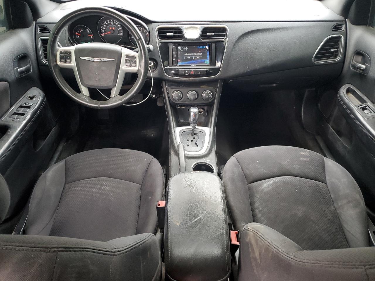 2013 Chrysler 200 - Image 8