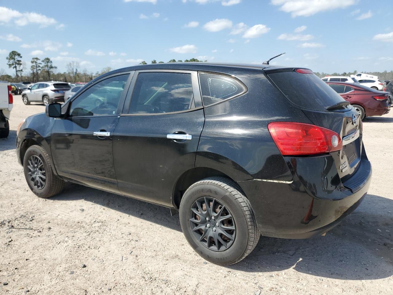 2014 Nissan Rogue - Image 2
