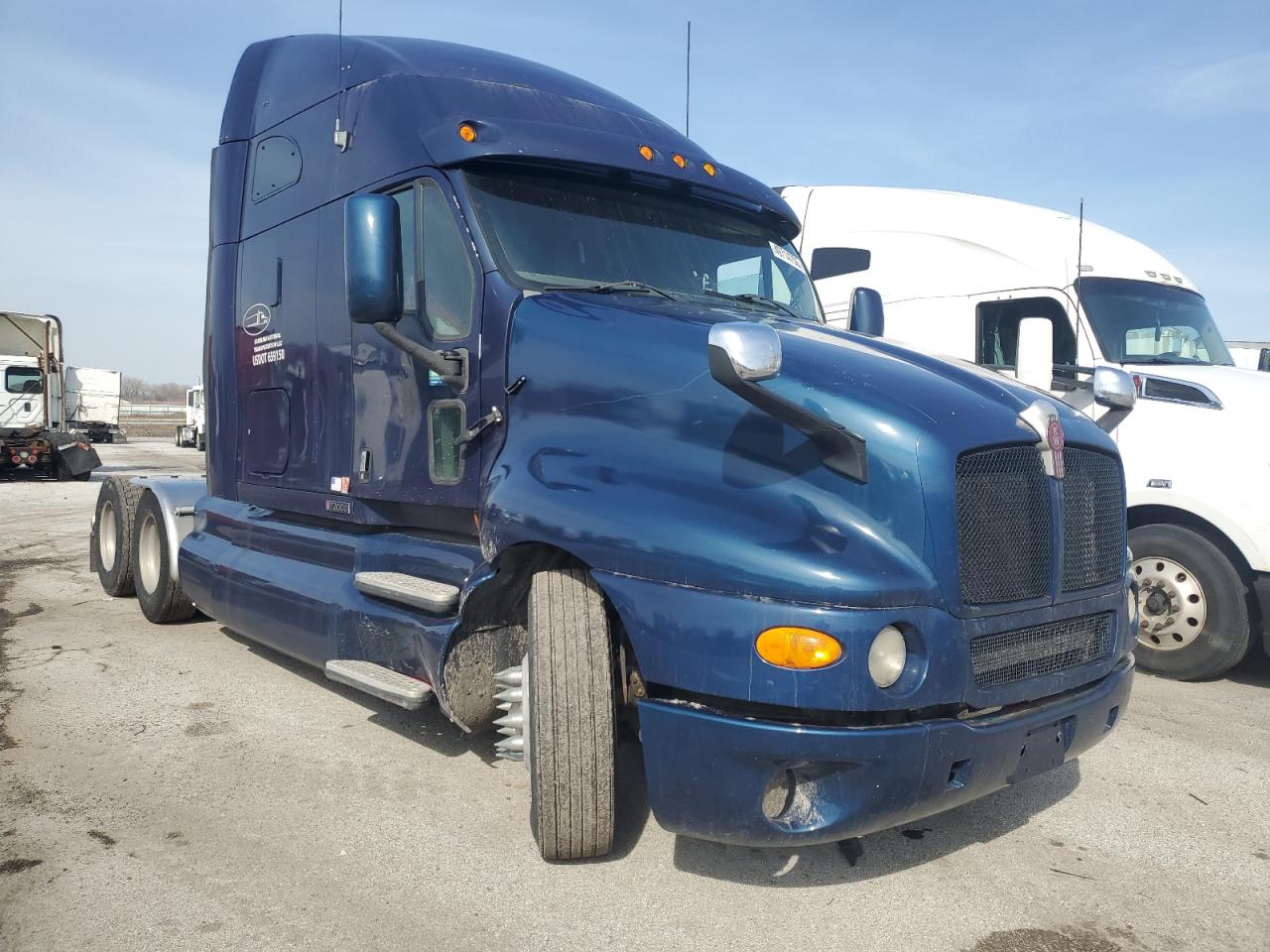Dyer, IN에서 판매 중인 2007 Kenworth T2000 Semi Truck - Minor Dent/Scratches