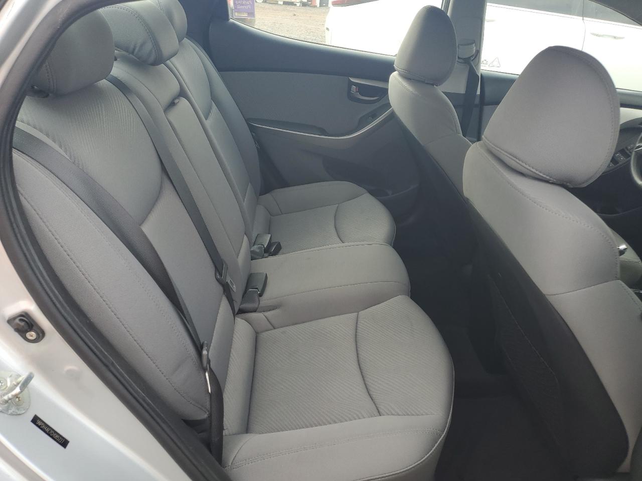 2012 Hyundai Elantra - Image 10