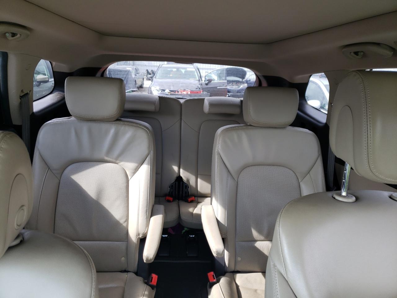2015 Hyundai Santa Fe - Image 10