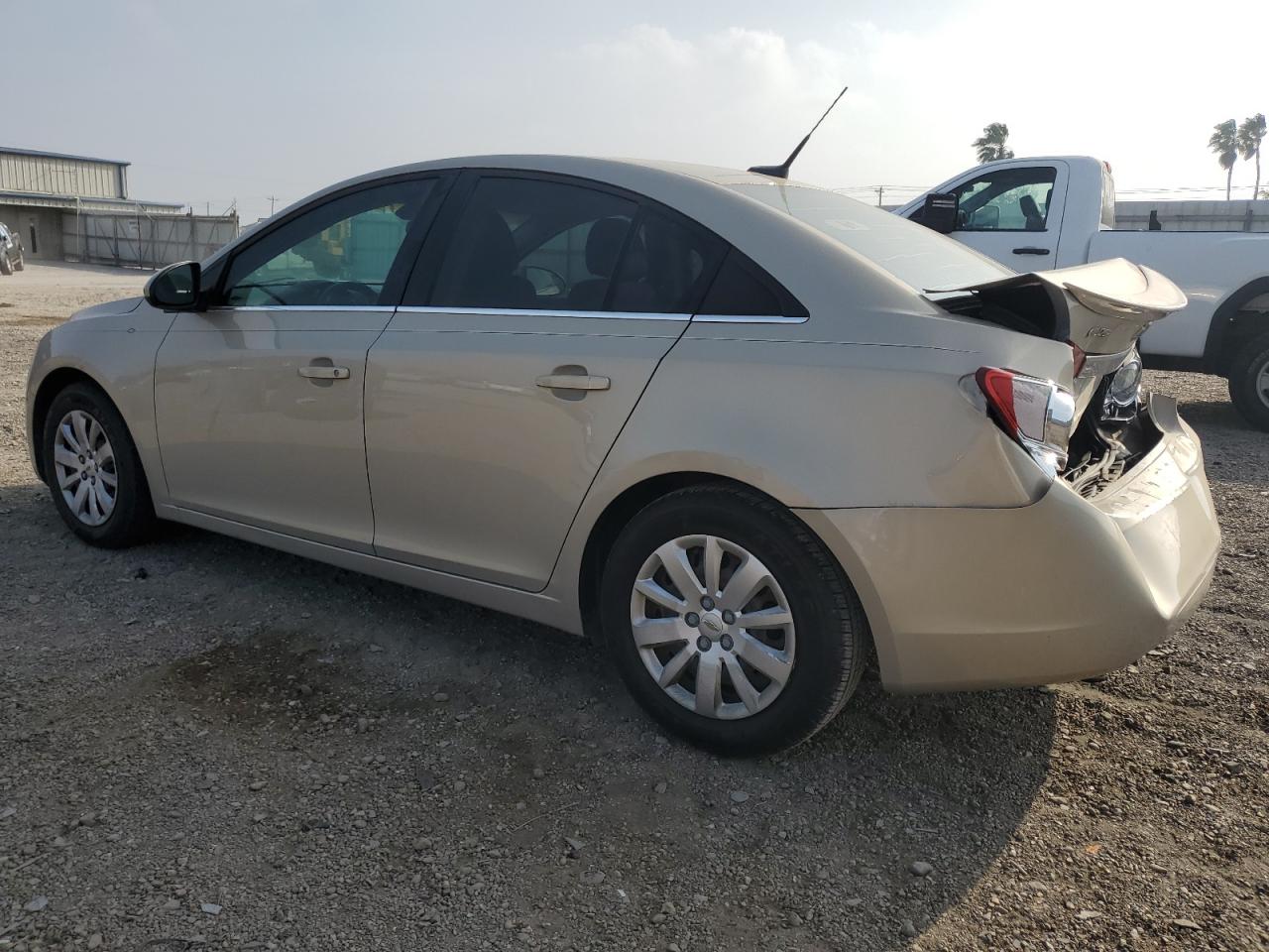 2011 Chevrolet Cruze - Image 2