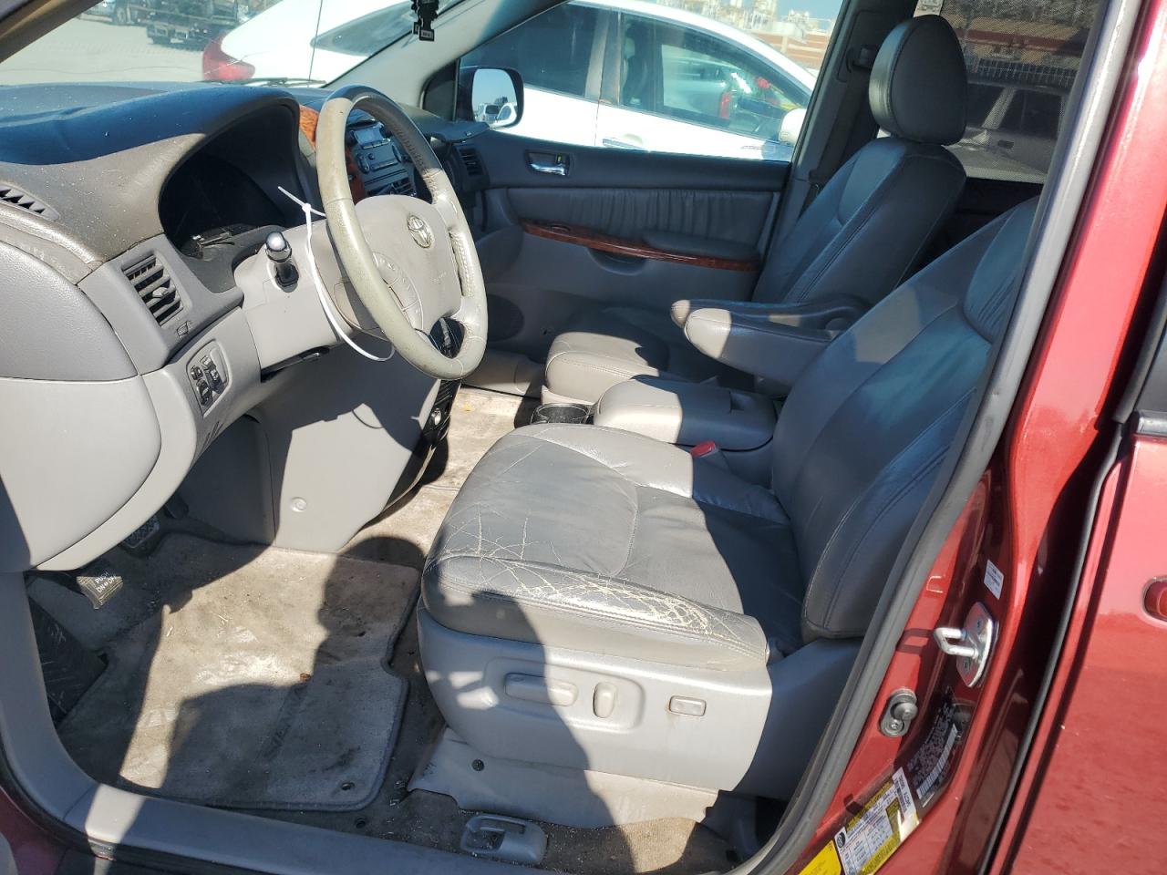 2010 Toyota Sienna - Image 7