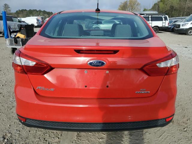Sedans FORD FOCUS 2014 Czerwony