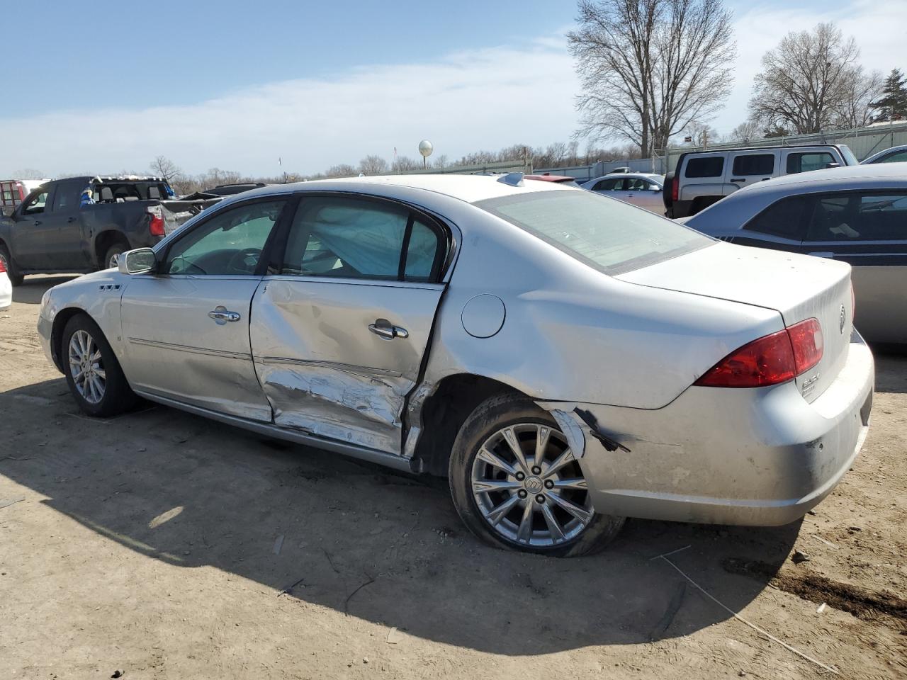 2009 Buick Lucerne - Image 2