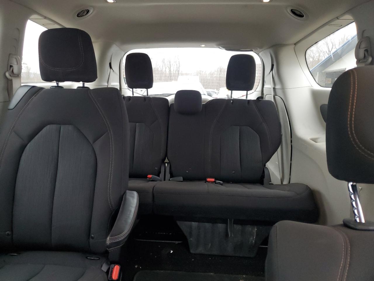 2020 Chrysler Pacifica - Image 10