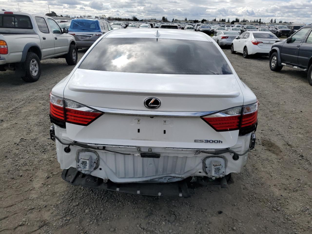 2015 Lexus ES - Image 6