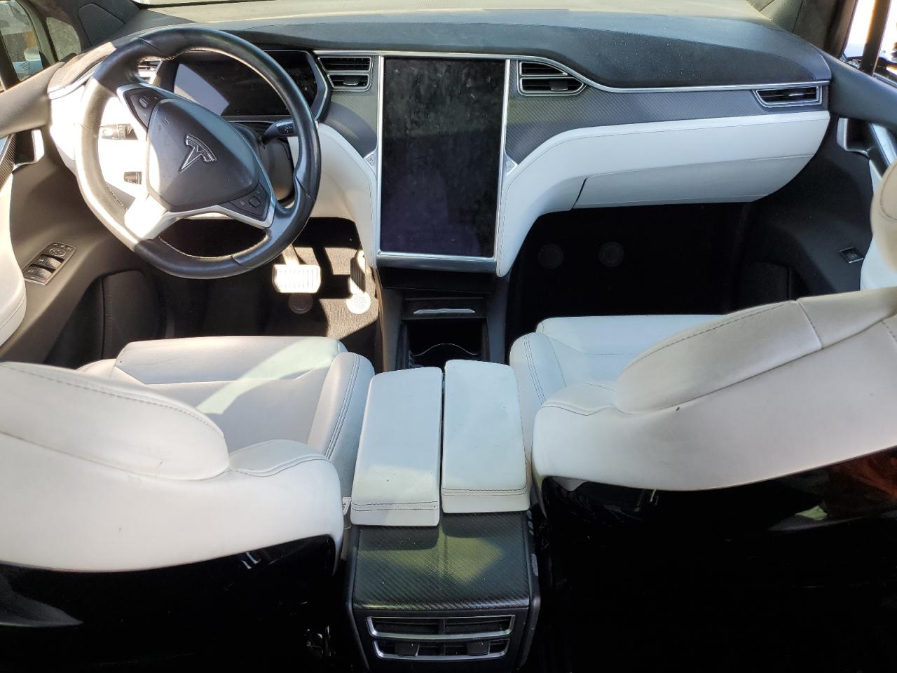 2017 Tesla Model X VIN: 5YJXCBE26HF044027 Lot: 47975195