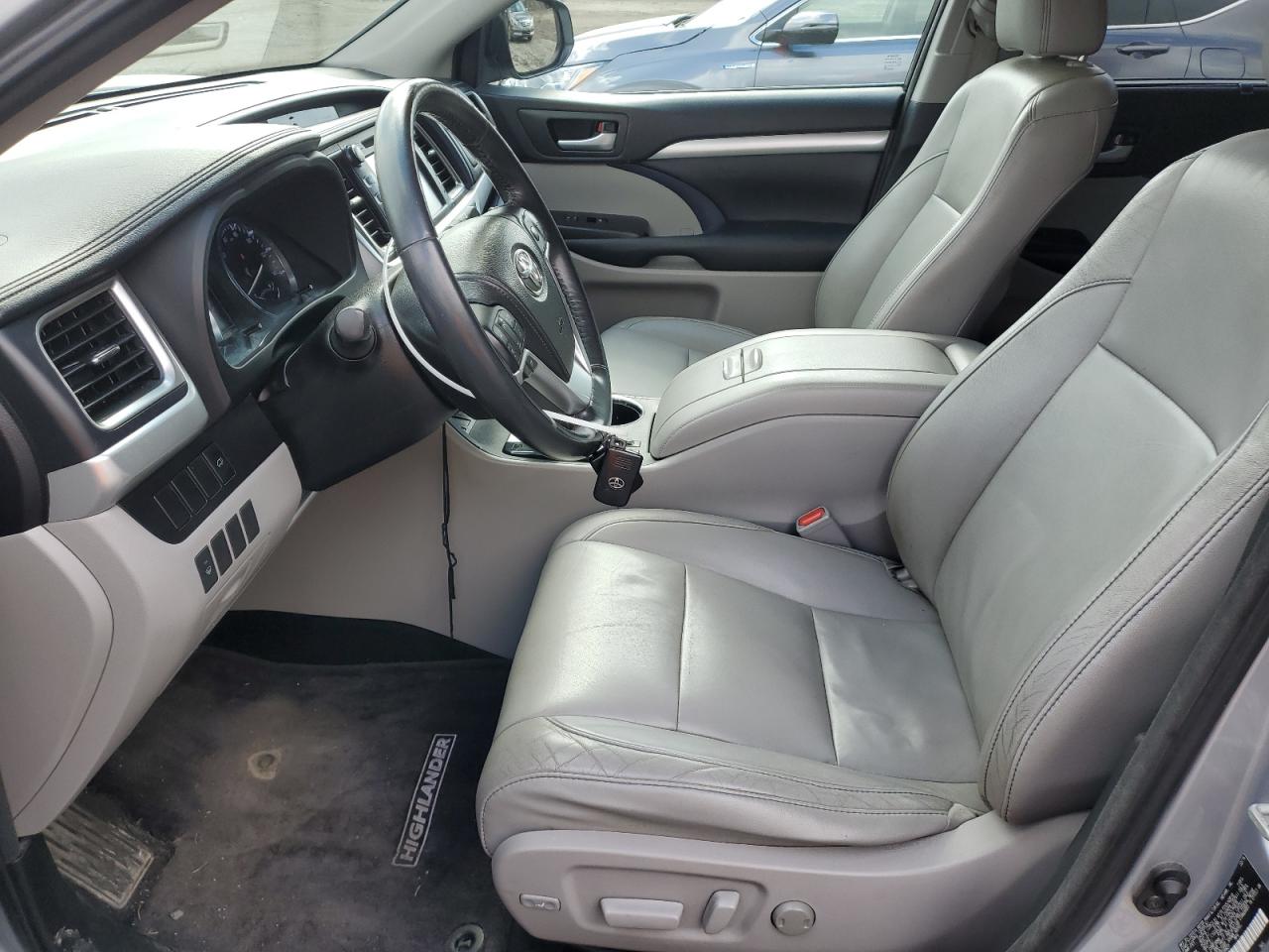 2014 Toyota Highlander - Image 7
