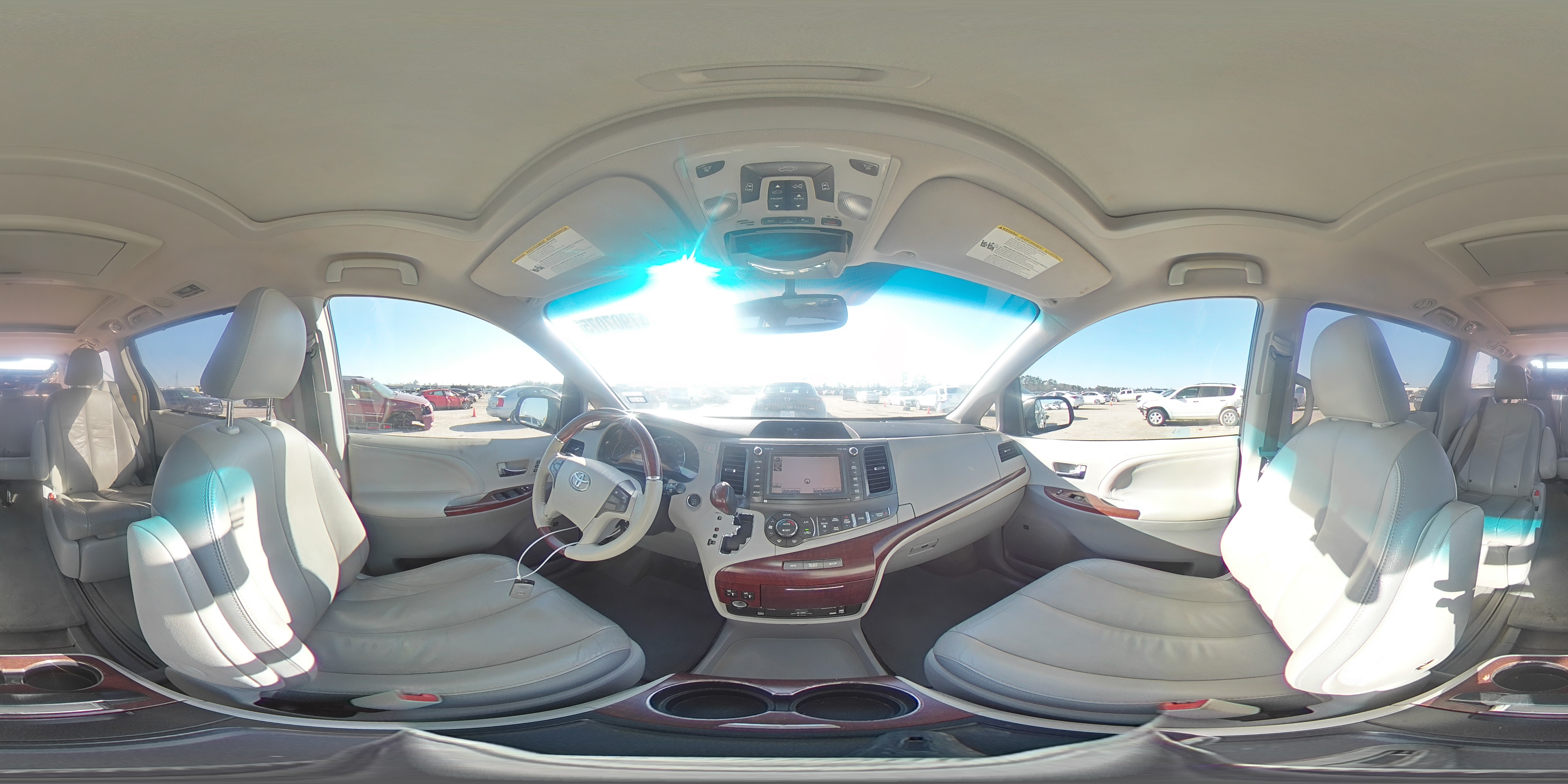 2012 Toyota Sienna - Image 14
