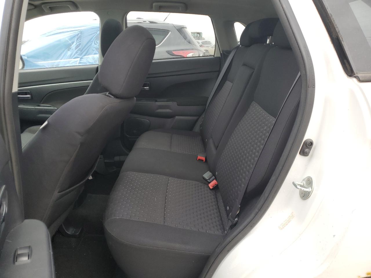 2011 Mitsubishi Outlander - Image 11