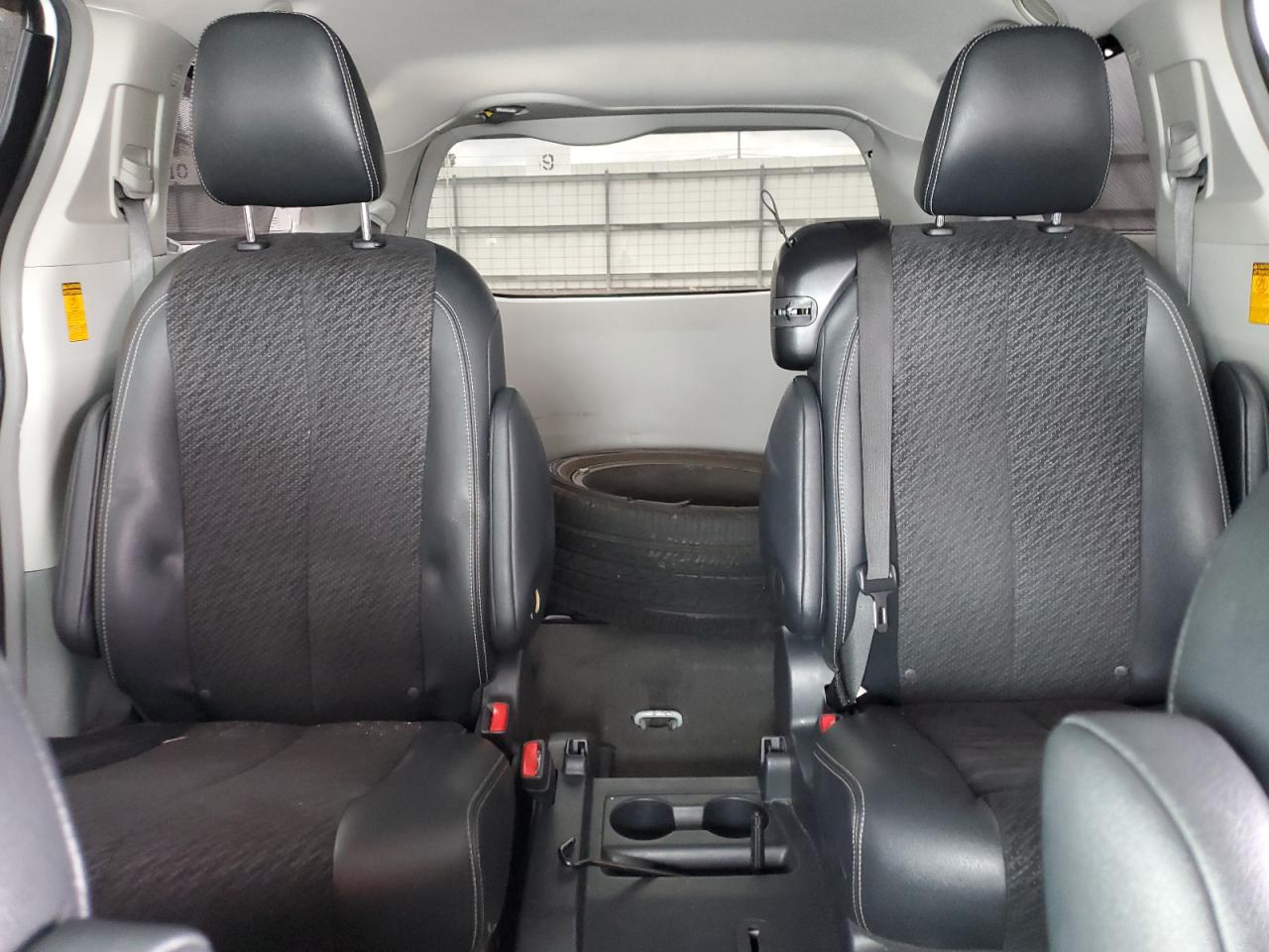 2013 Toyota Sienna - Image 10