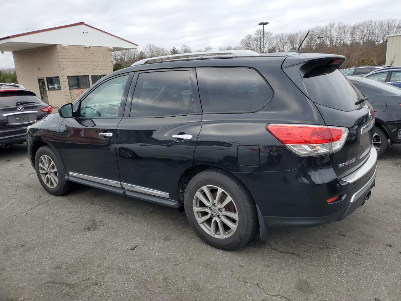 2014 Nissan Pathfinder - Image 2