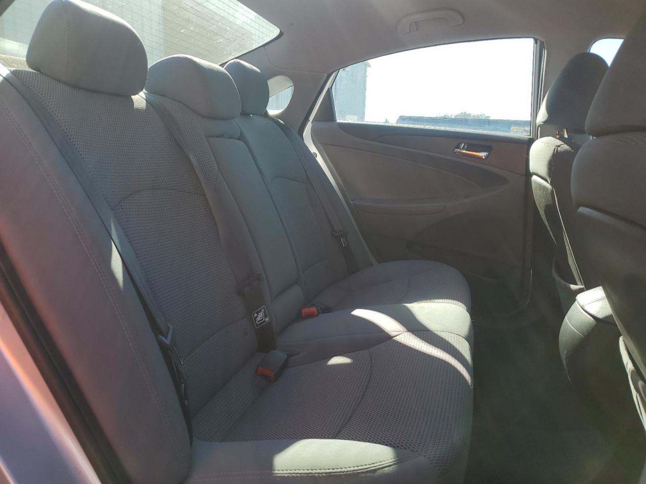2013 Hyundai Sonata - Image 10