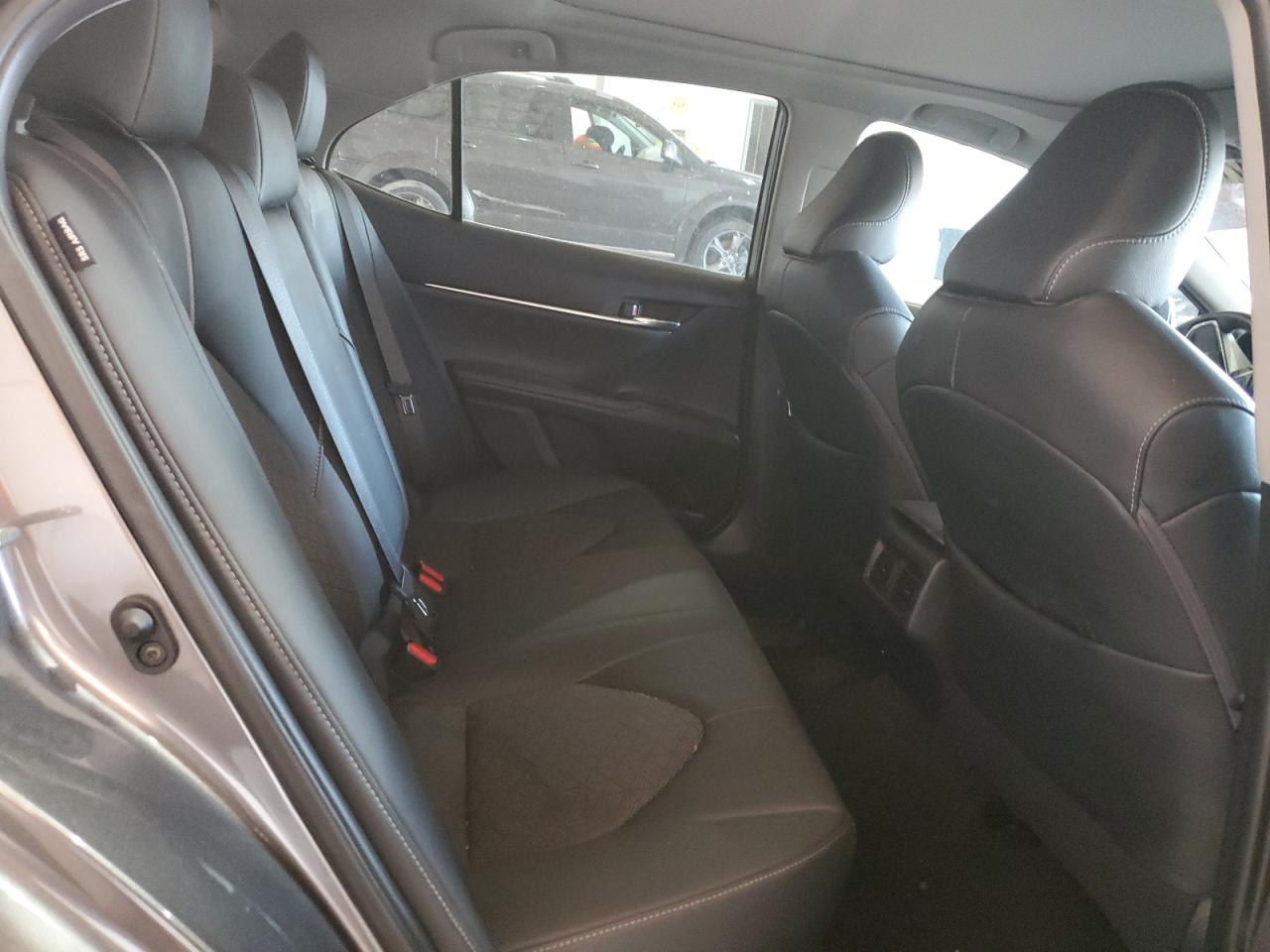 2019 Toyota Camry - Image 10