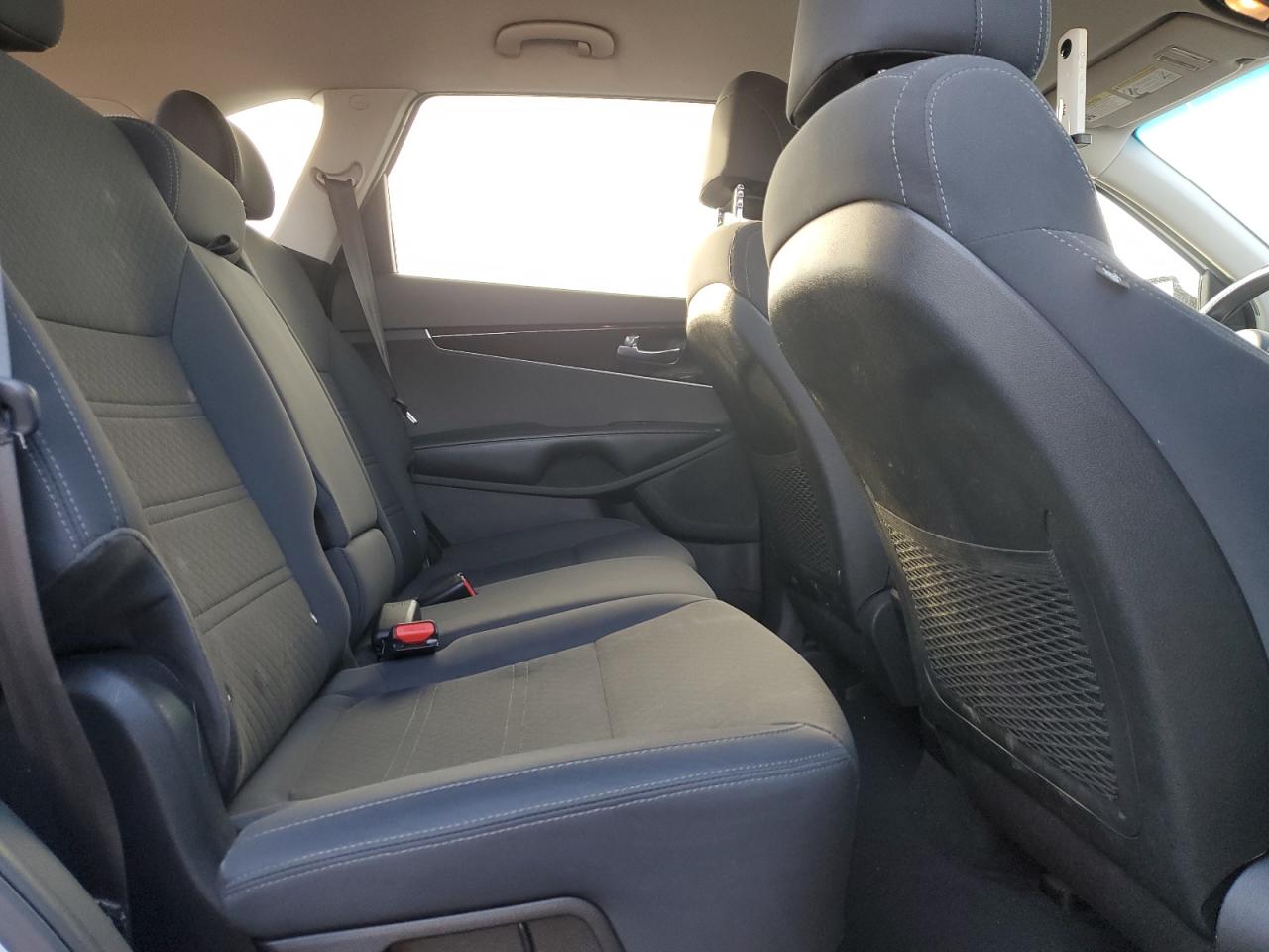 2017 Kia Sorento - Image 11