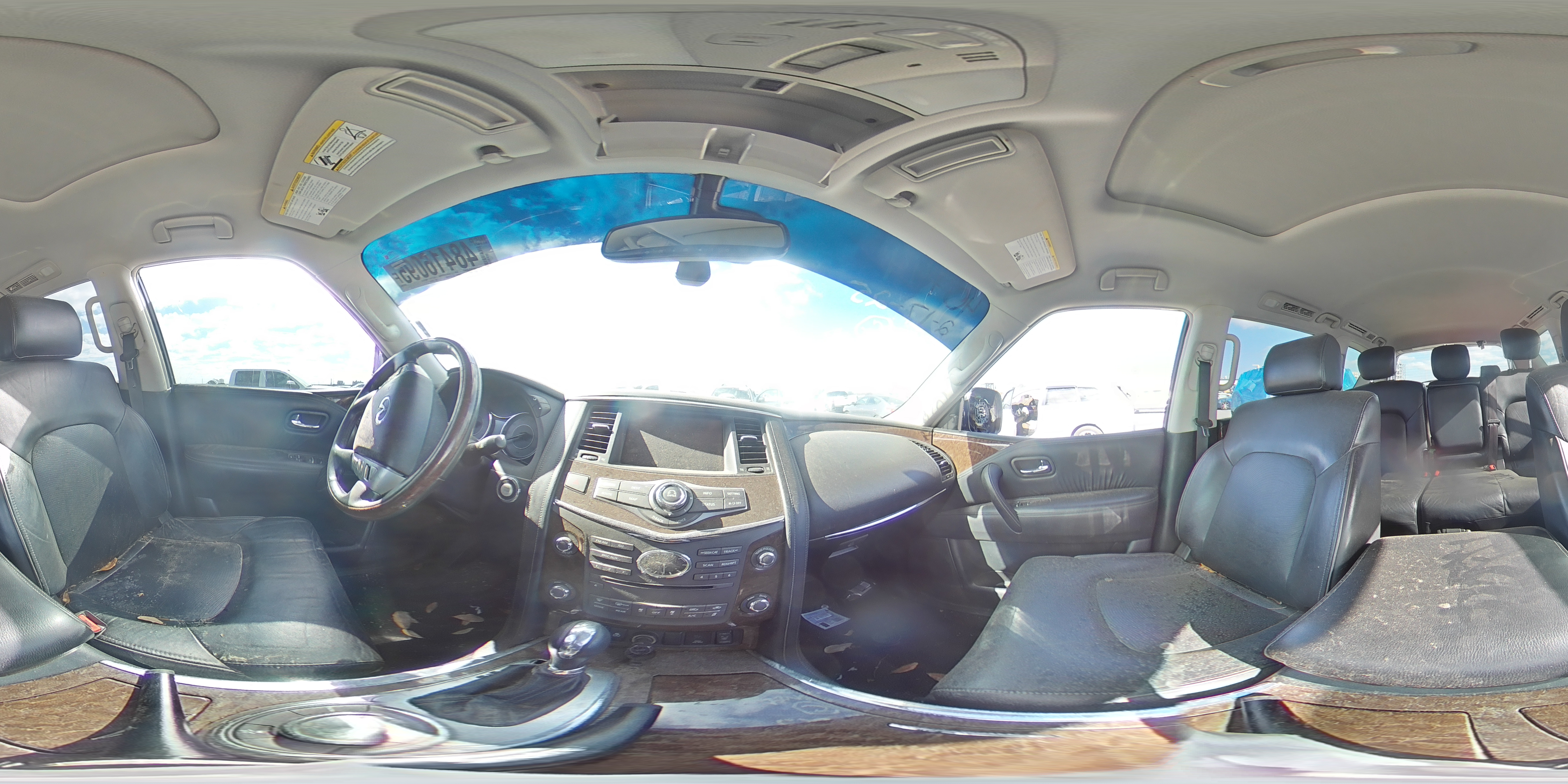 2015 Infiniti QX80 - Image 13
