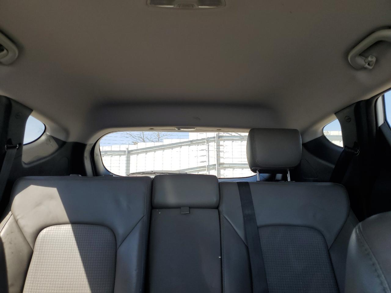 2013 Hyundai Santa Fe - Image 10