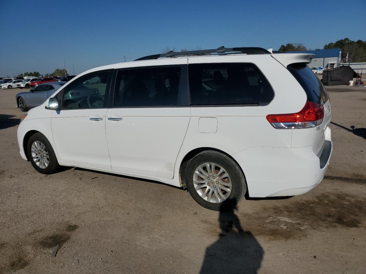 2013 Toyota Sienna - Image 2