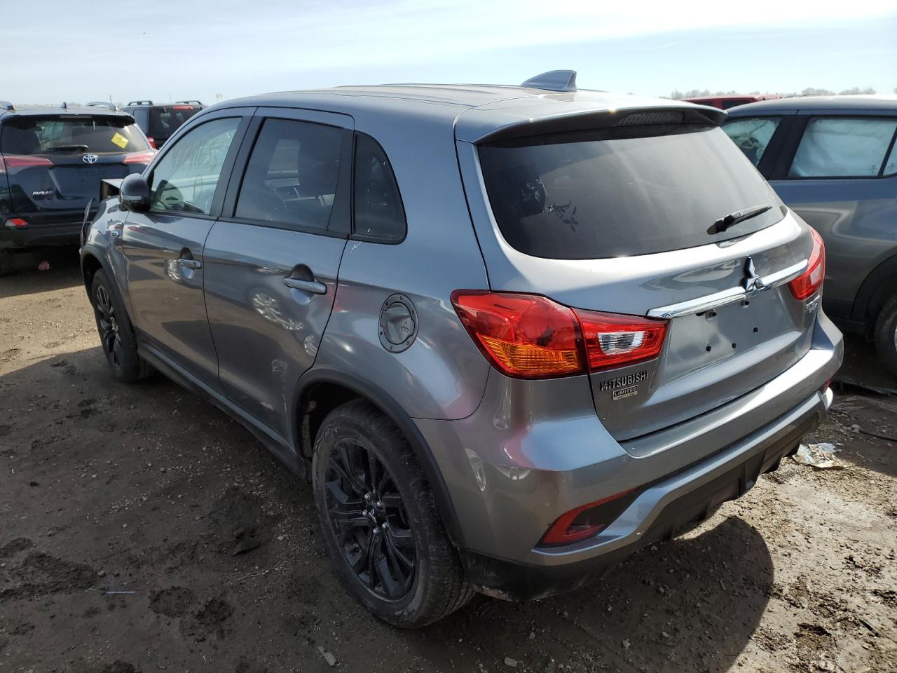 2019 Mitsubishi Outlander - Image 2