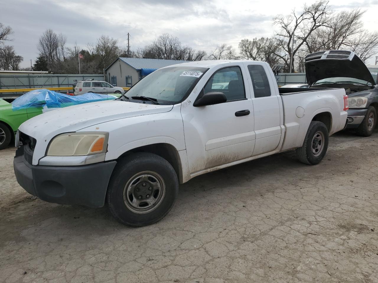 2006 Mitsubishi Raider Ls продається в Wichita, KS - Front End