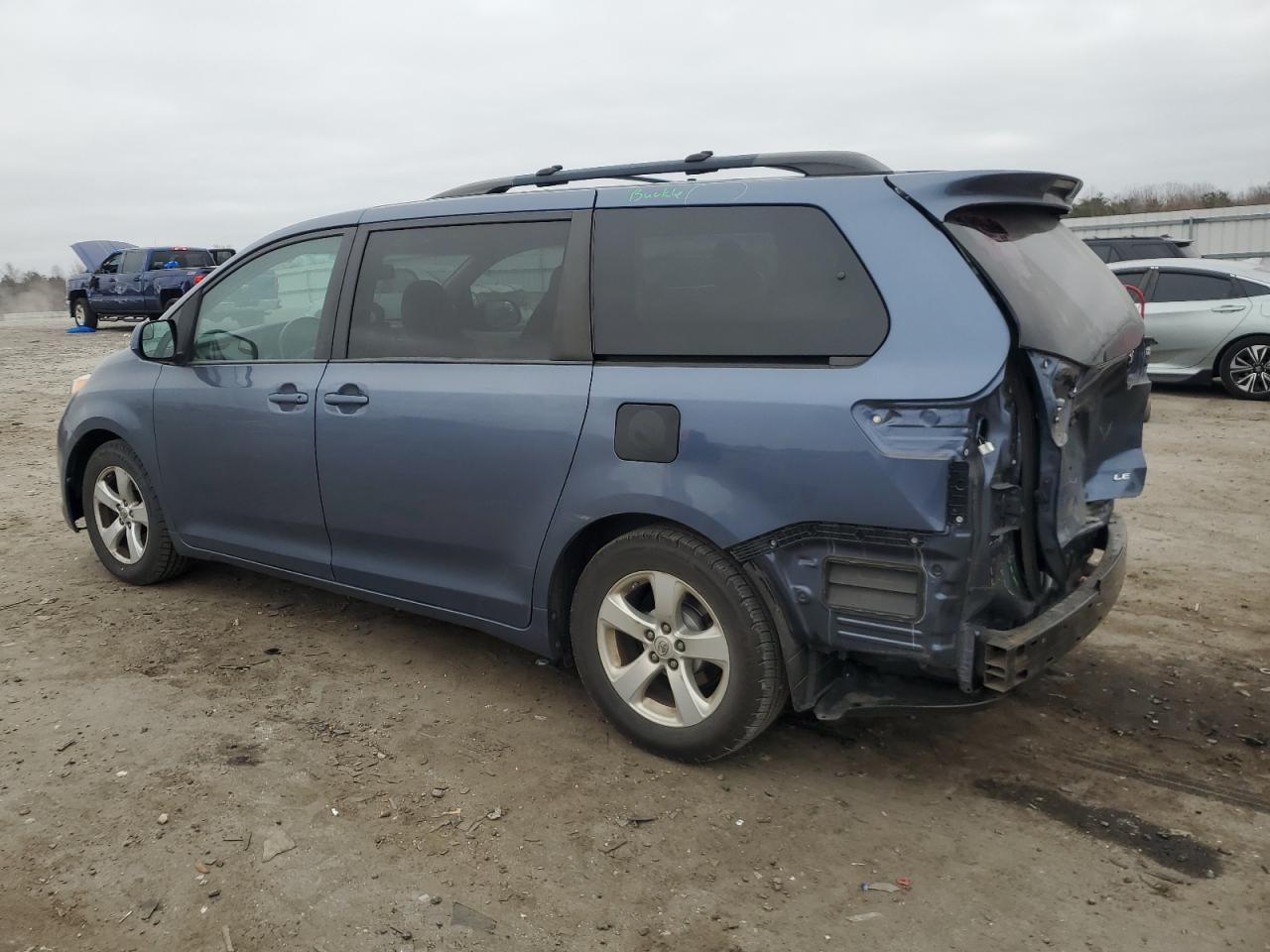 2015 Toyota Sienna - Image 2