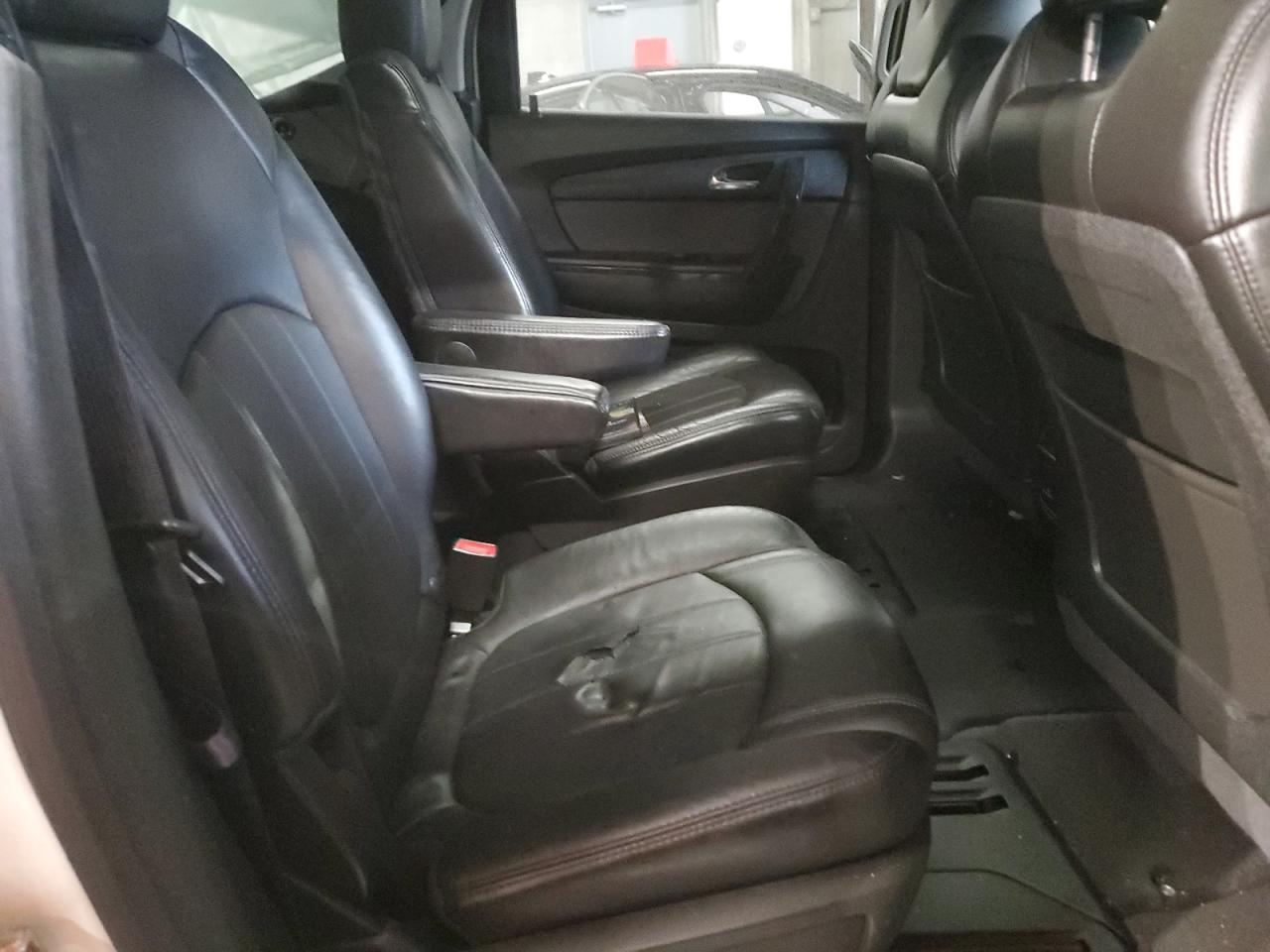 2011 GMC Acadia - Image 11