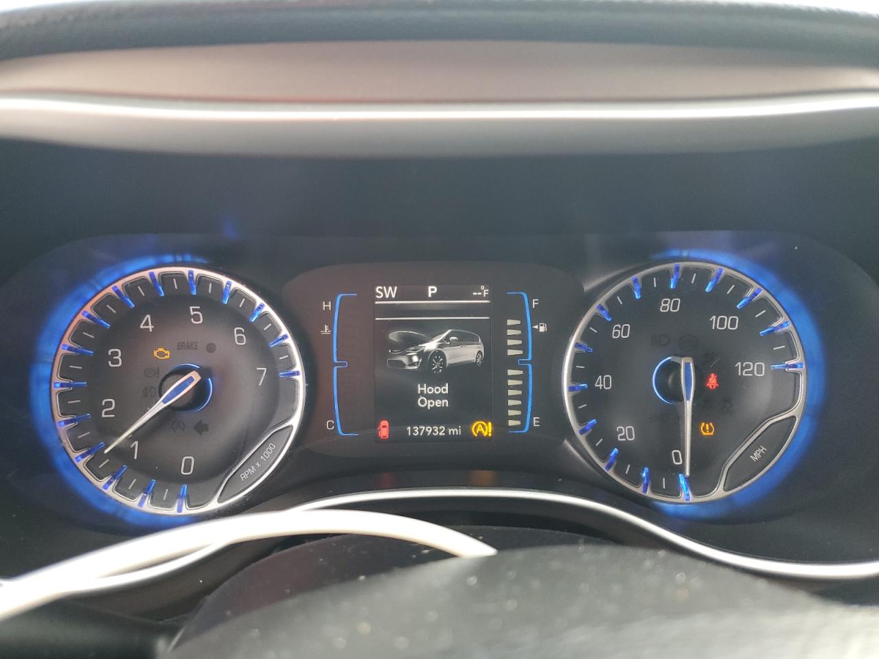 2017 Chrysler Pacifica - Image 9