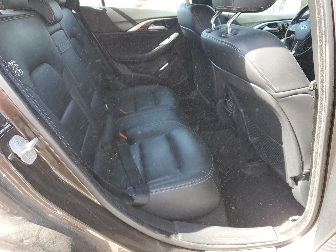 2017 Infiniti QX30 - Image 11