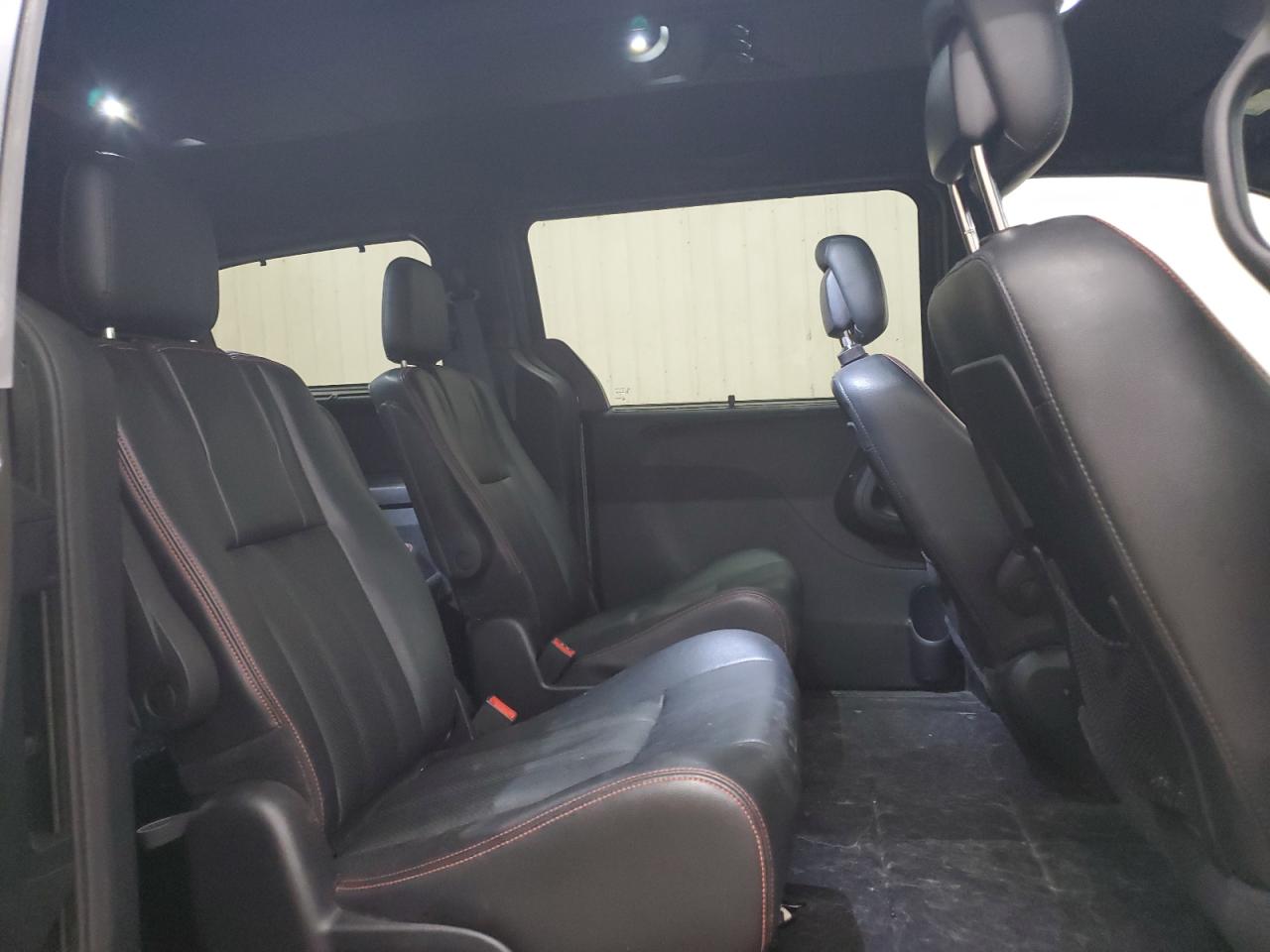 2016 Dodge Caravan - Image 11