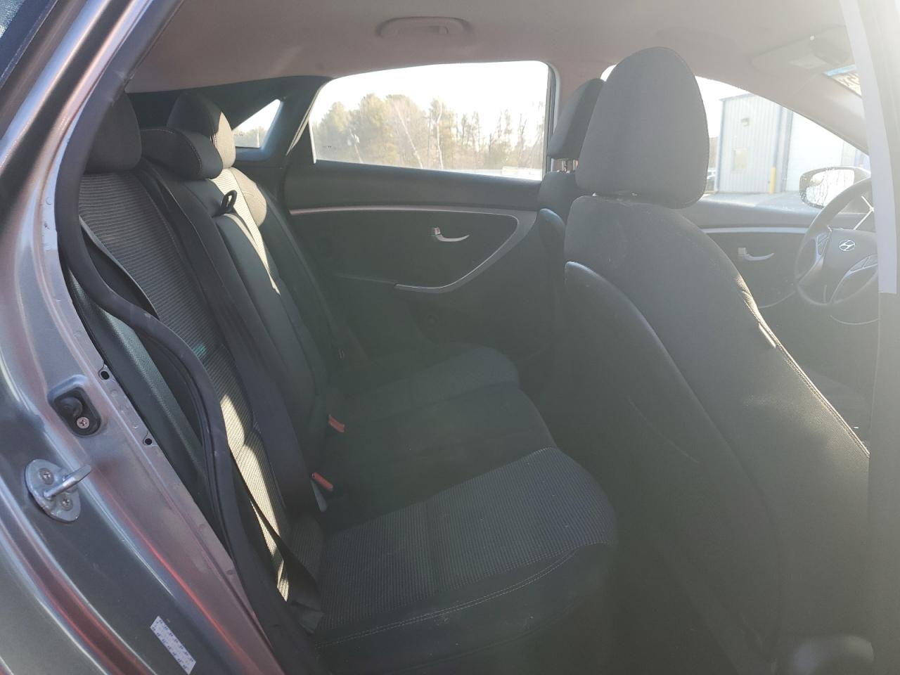 2017 Hyundai Elantra - Image 10