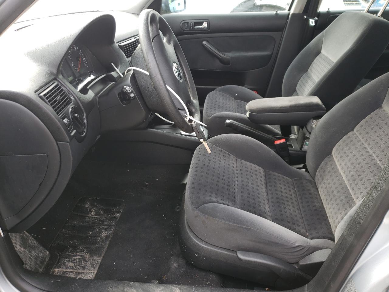 2003 Volkswagen Golf - Image 7
