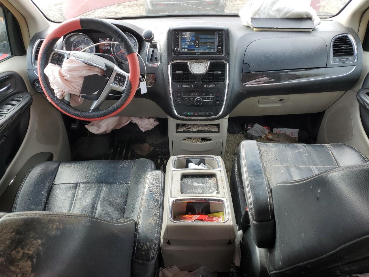 2013 Chrysler Town & Country - Image 8
