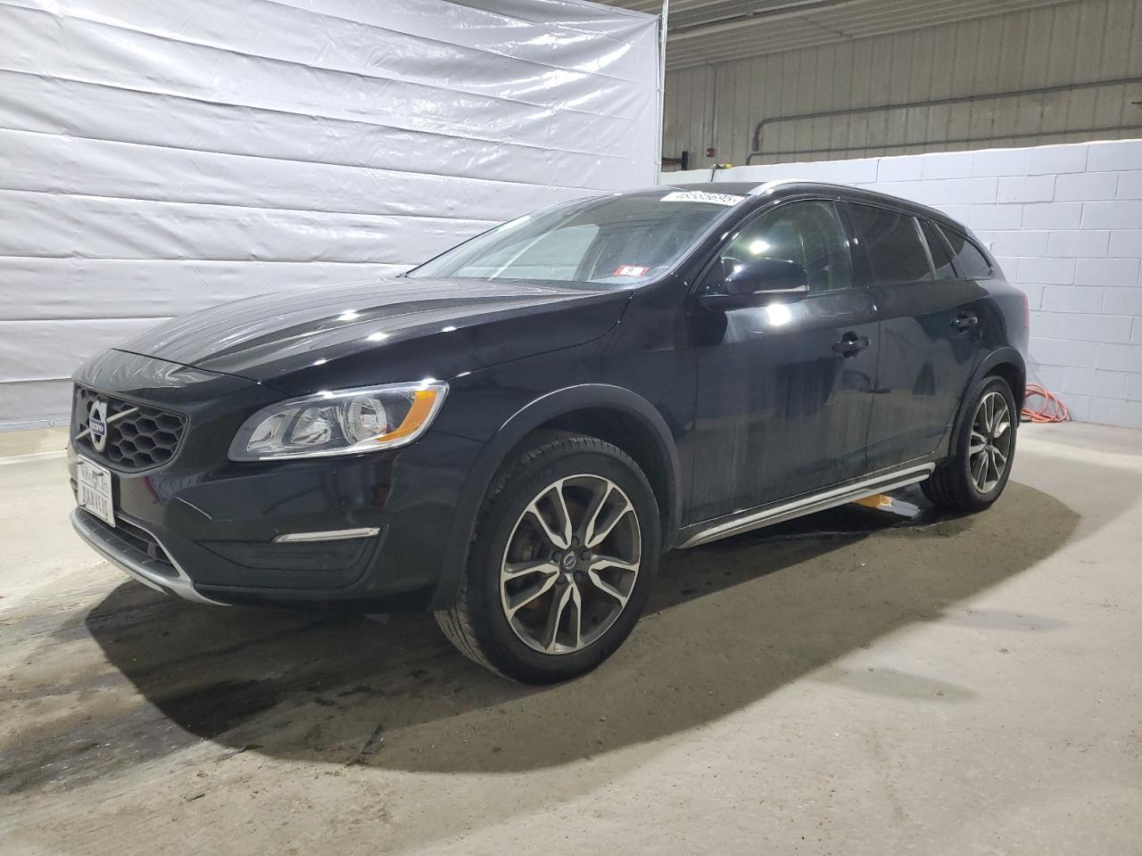 2017 Volvo V60 Cross Country Premier en Venta en Candia, NH - Rear End