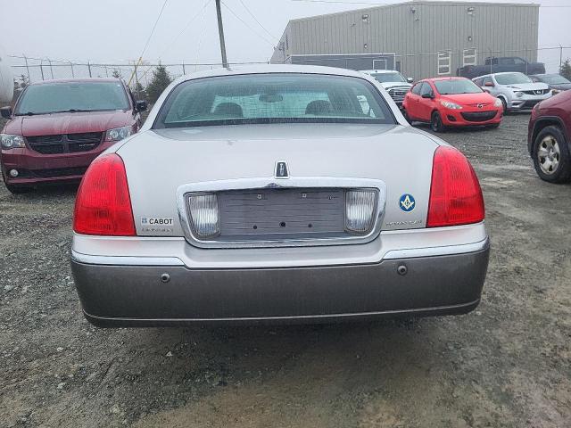 2003 LINCOLN TOWN CAR SIGNATURE