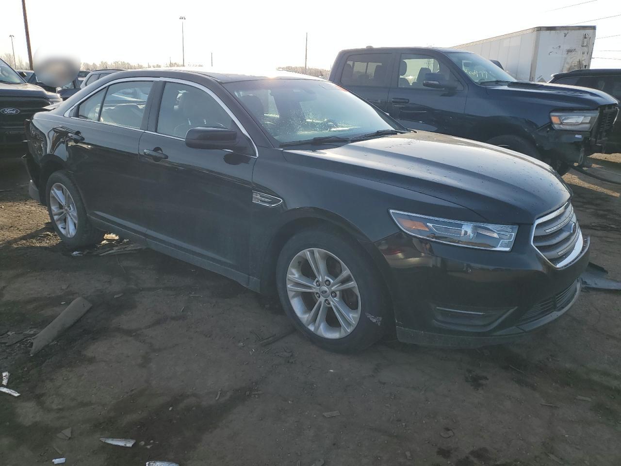 2017 Ford Taurus - Image 4