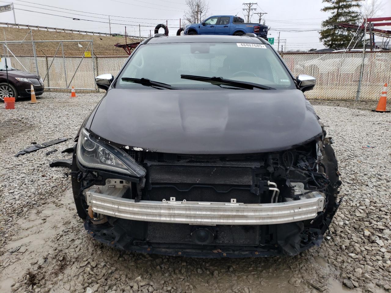 2017 Chrysler Pacifica - Image 5